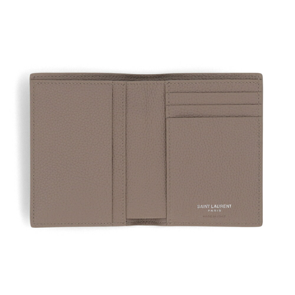サンローラン SAINT LAURENT 財布 二つ折り財布 レディース タイニー カサンドラ クレジットカードウォレット グレイッシュブラウン カーフスキンレザー メタル GREYISH BROWN グレー系 ロゴ YSLロゴ カサンドラロゴ シルバー金具 小銭入れなし 668736 DTI0E