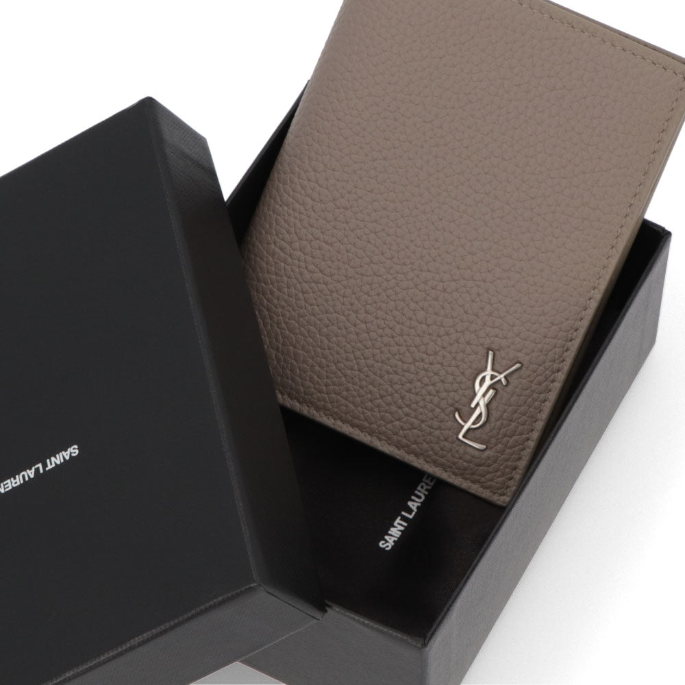 サンローラン SAINT LAURENT 財布 二つ折り財布 レディース タイニー カサンドラ クレジットカードウォレット グレイッシュブラウン カーフスキンレザー メタル GREYISH BROWN グレー系 ロゴ YSLロゴ カサンドラロゴ シルバー金具 小銭入れなし 668736 DTI0E