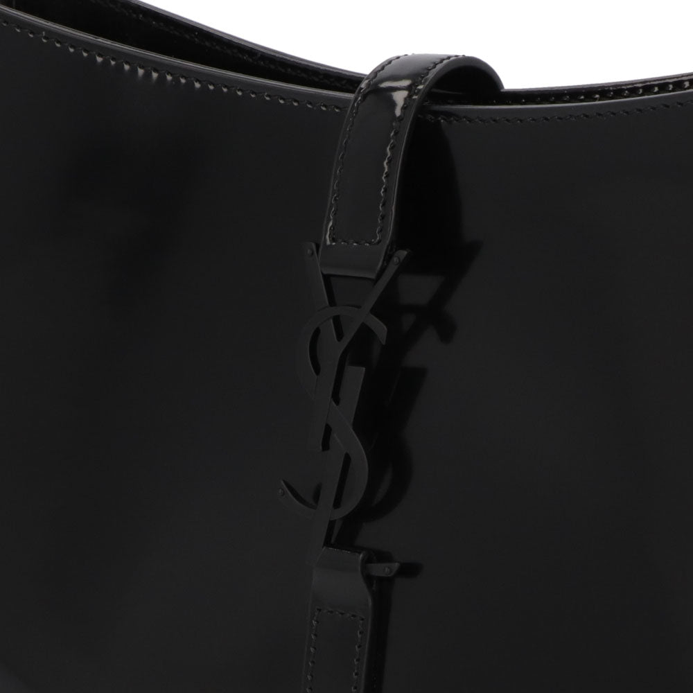 サンローラン SAINT LAURENT バッグ ハンドバッグ レディース サンカセット ブラック パテント レザー ホーボーバッグ スムーススキン 鞄 カサンドラロゴ 肩掛け 657228 AAB9G