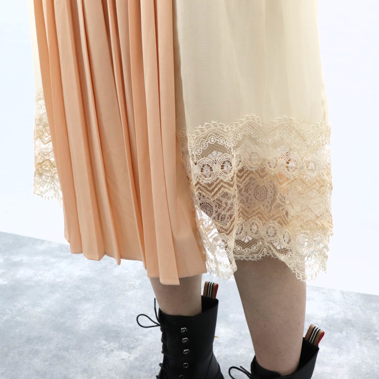 バーバリー プリーツスカート 8019011 A7090 ピンクベージュ