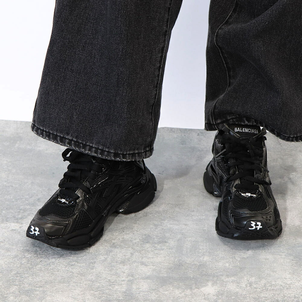 BALENCIAGA バレンシアガ レディース シューズ スニーカー ブラック 1100 ホワイト ポリウレタン ポリエステル ラバー ランナー 厚底 ロゴ 677402 W3RB1