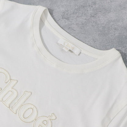 クロエ Chloe トップス Tシャツ・カットソー レディース ホワイト コットン ロゴ 刺繍 クルーネック キッズモデル カットソー 半袖 C20110 117