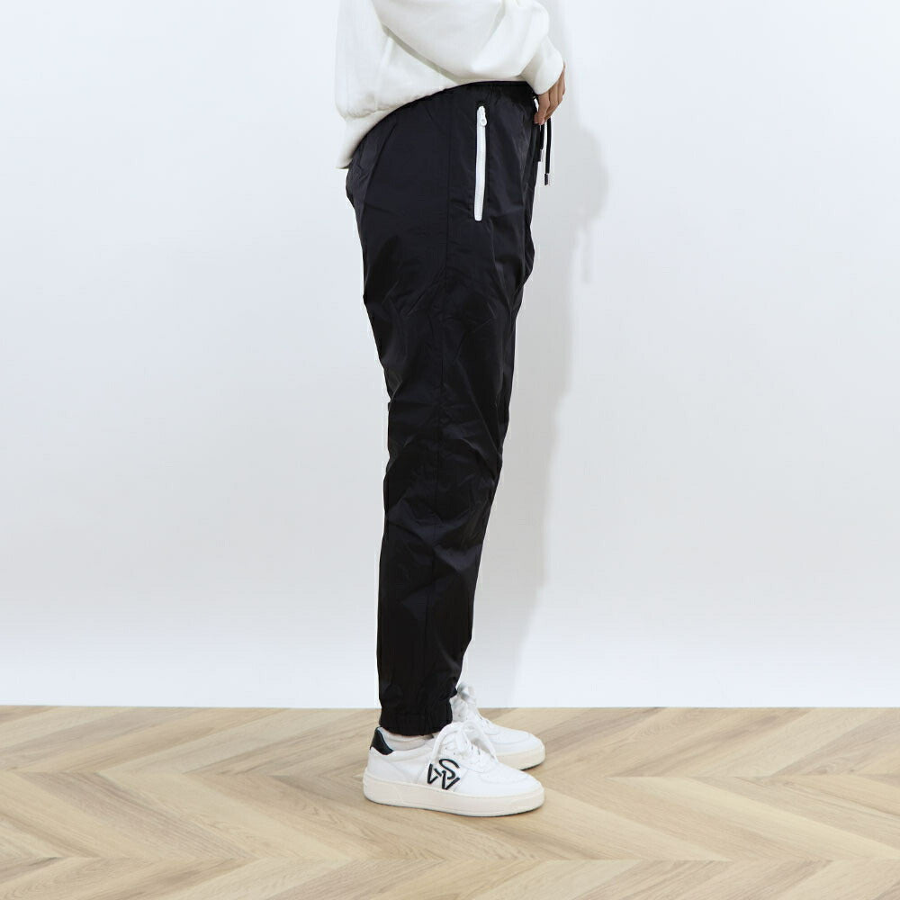 DUVETICA ピンク ブラック ナイロンパンツ ウインドブレーカー VDWP01111