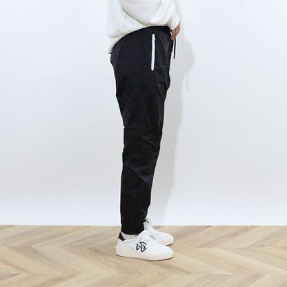 DUVETICA ピンク ブラック ナイロンパンツ ウインドブレーカー VDWP01111