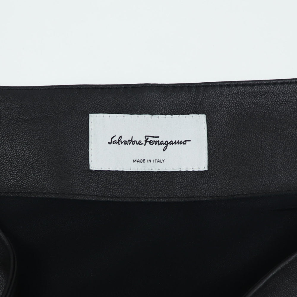 フェラガモ FERRAGAMO レザースカート ブラック