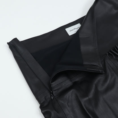 フェラガモ FERRAGAMO レザースカート ブラック