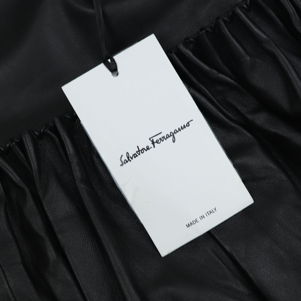 フェラガモ FERRAGAMO レザースカート ブラック