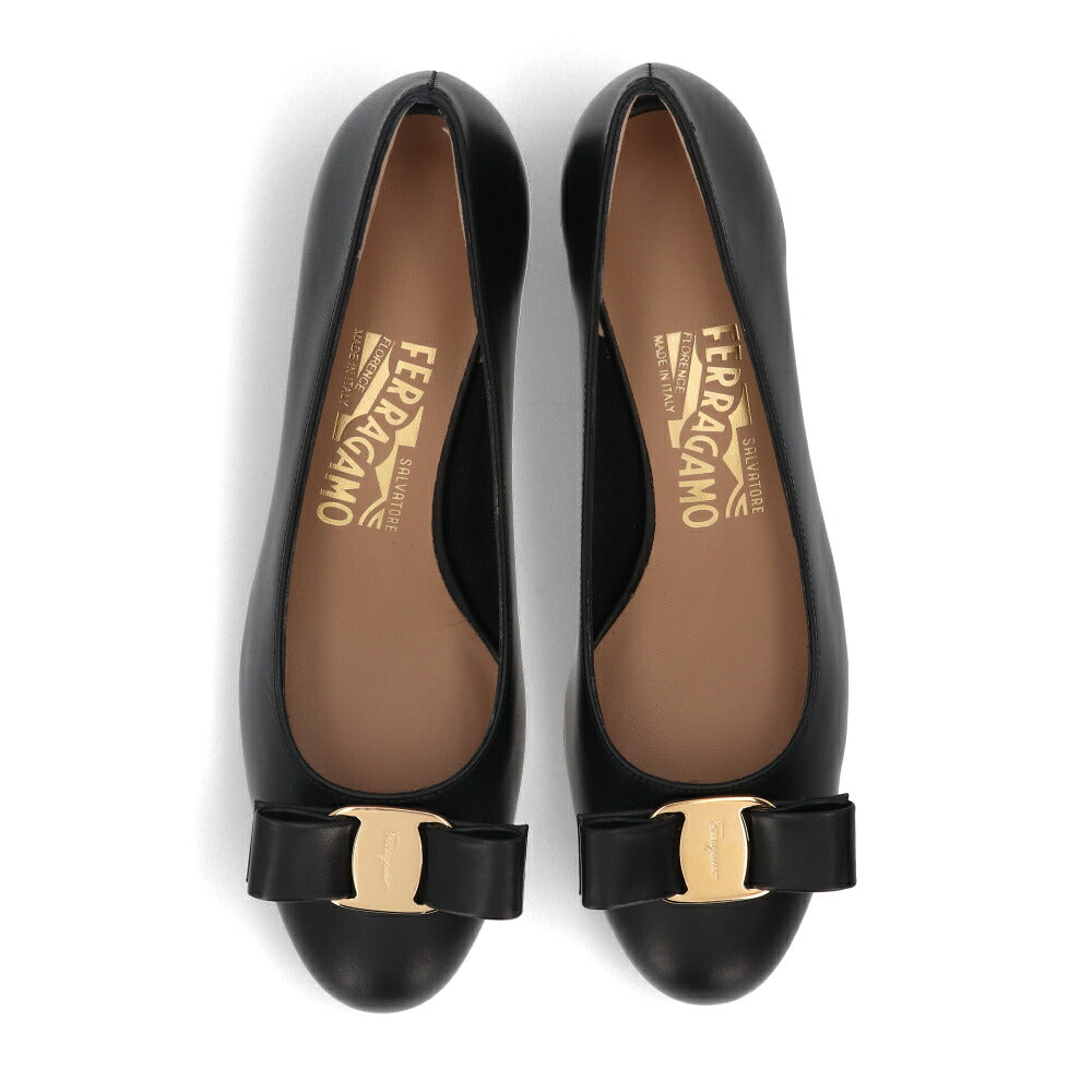FERRAGAMO パンプス  ブラック ヴァラリボン 575970