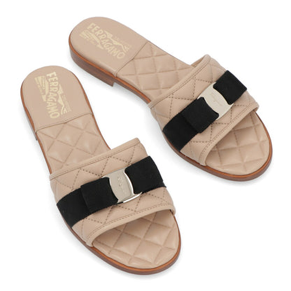 FERRAGAMO サンダル LOVEC ベージュ ヴァラリボン 754668