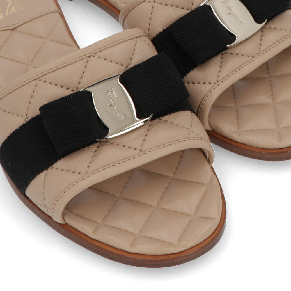 FERRAGAMO サンダル LOVEC ベージュ ヴァラリボン 754668