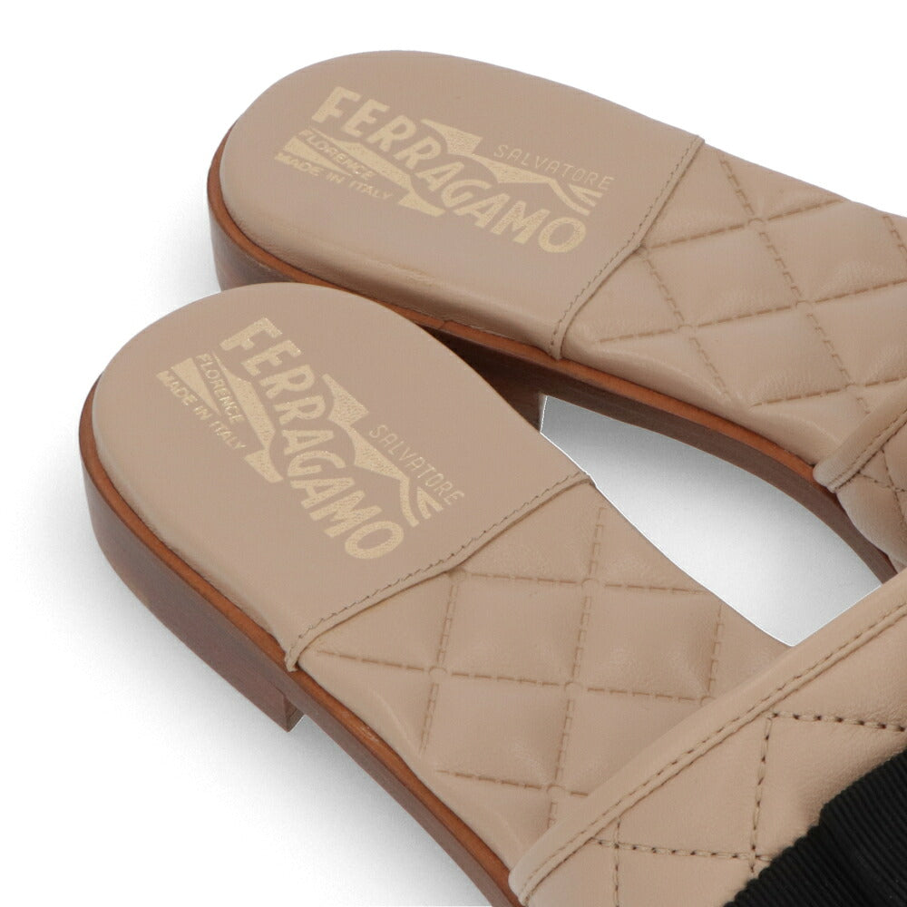 FERRAGAMO サンダル LOVEC ベージュ ヴァラリボン 754668