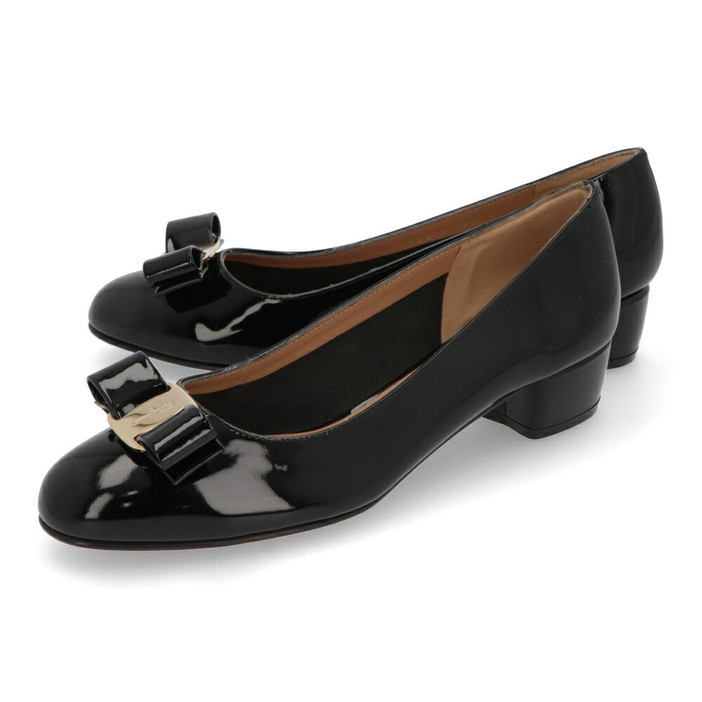 FERRAGAMO パンプス VARA ブラック ヴァラリボン 591963