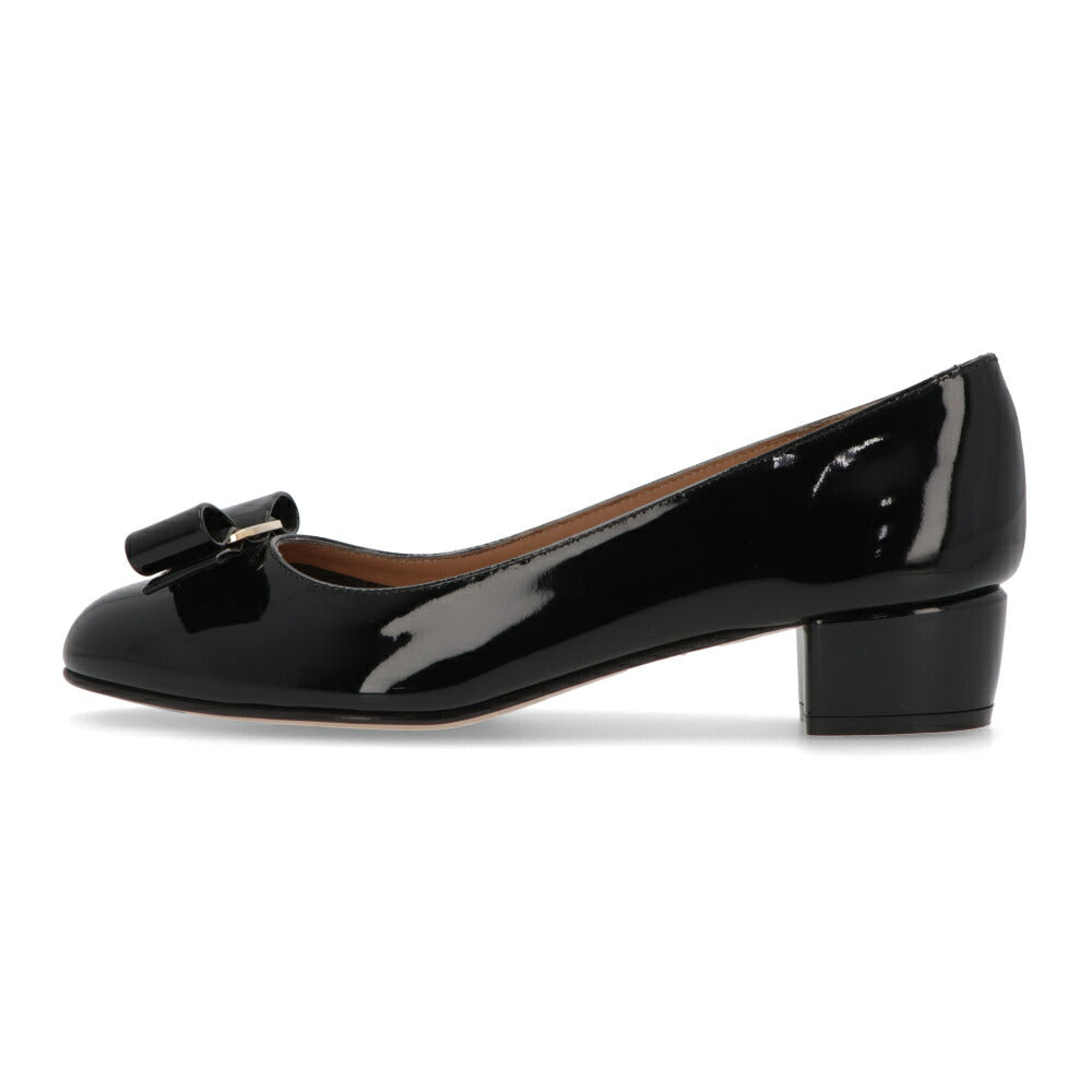 FERRAGAMO パンプス VARA ブラック ヴァラリボン 591963