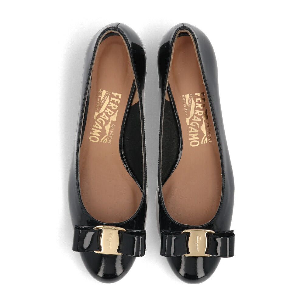 FERRAGAMO パンプス VARA ブラック ヴァラリボン 591963