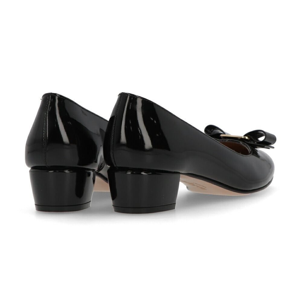 FERRAGAMO パンプス VARA ブラック ヴァラリボン 591963