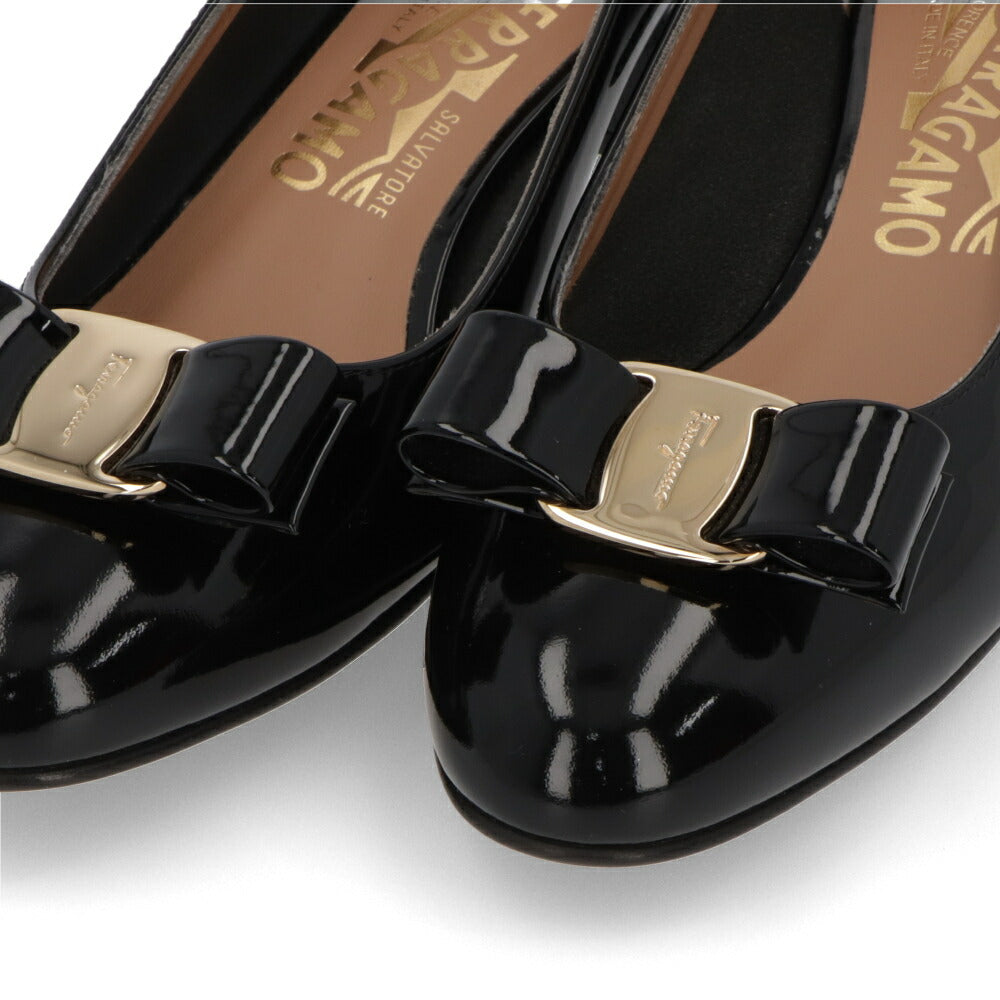 FERRAGAMO パンプス VARA ブラック ヴァラリボン 591963