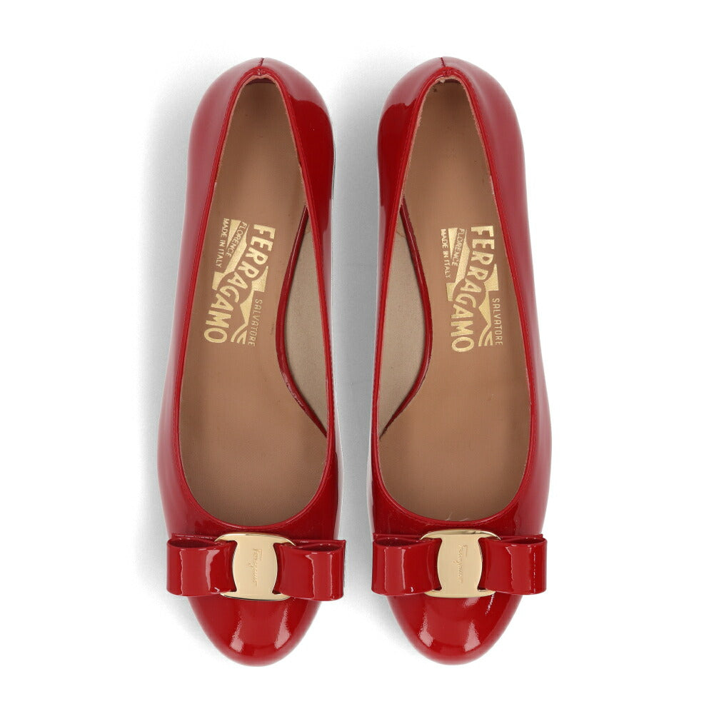 FERRAGAMO パンプス レッド レザー ヴァラリボン   VARA 1 591964