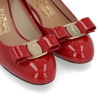 FERRAGAMO パンプス レッド レザー ヴァラリボン   VARA 1 591964