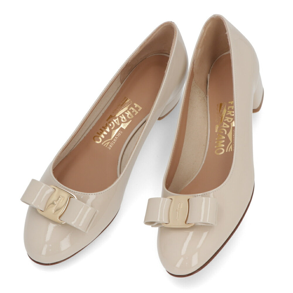 FERRAGAMO パンプス ホワイト レザー ヴァラリボン  VARA 1 723350