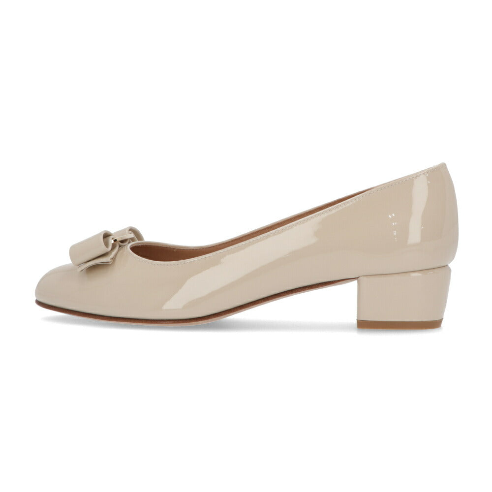 FERRAGAMO パンプス ホワイト レザー ヴァラリボン  VARA 1 723350