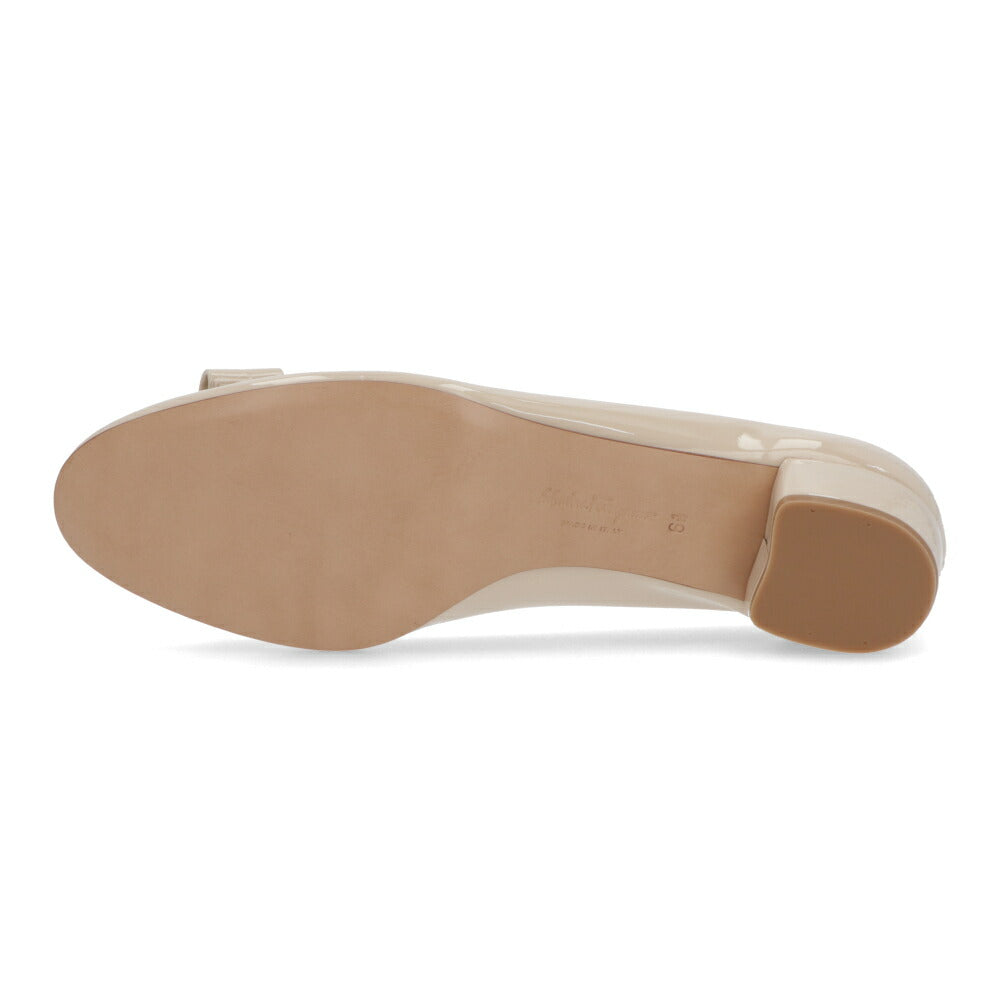 FERRAGAMO パンプス ホワイト レザー ヴァラリボン  VARA 1 723350