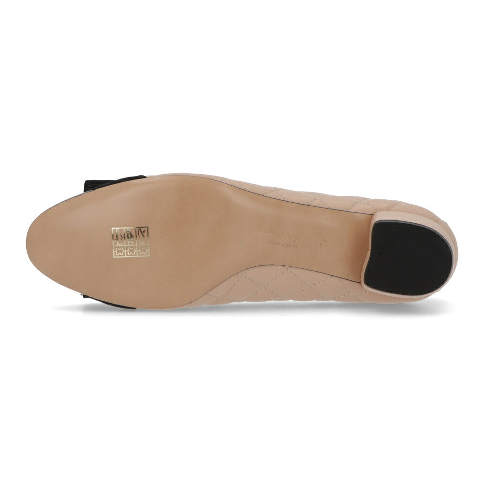 FERRAGAMO パンプス VARA ベージュ ヴァラリボン バイカラー ヒールあり 702227