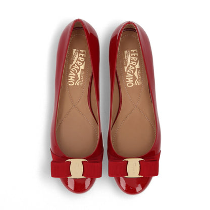 FERRAGAMO パンプス レッド レザー リボン VARINA* 592125