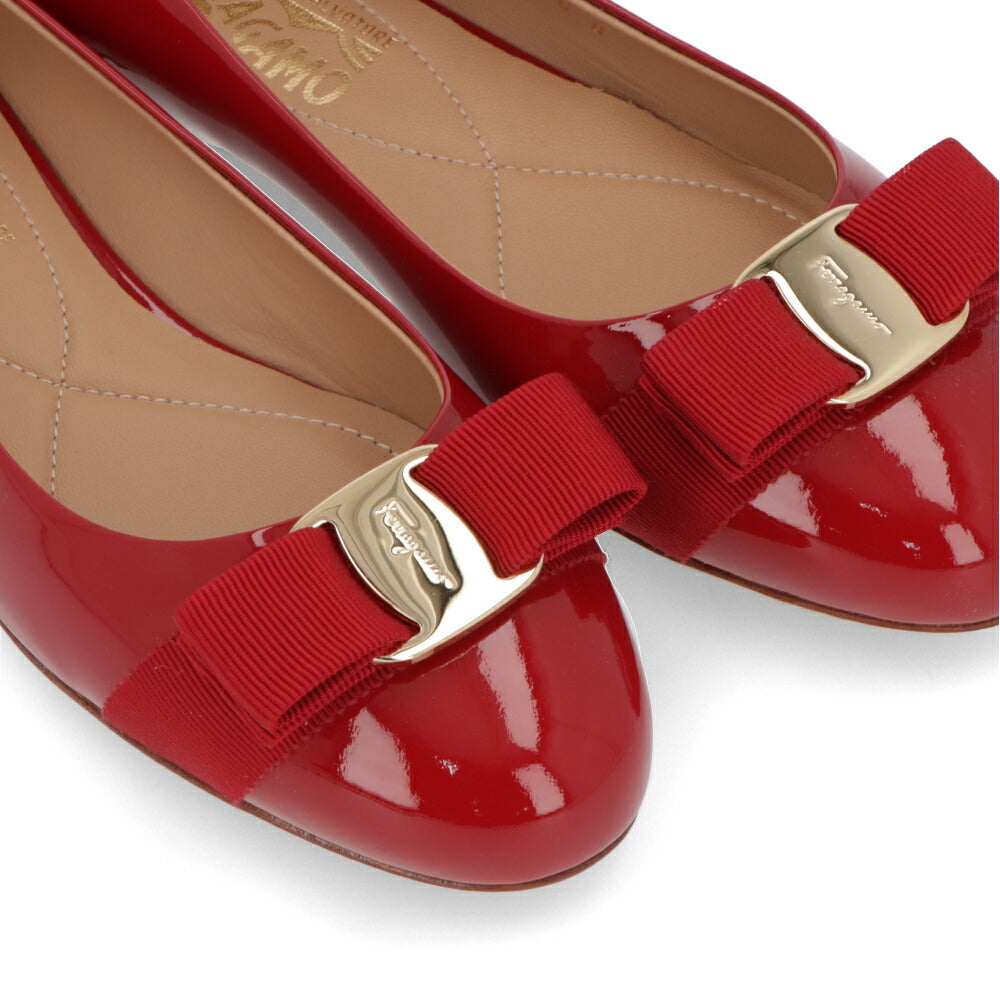 FERRAGAMO パンプス レッド レザー リボン VARINA* 592125