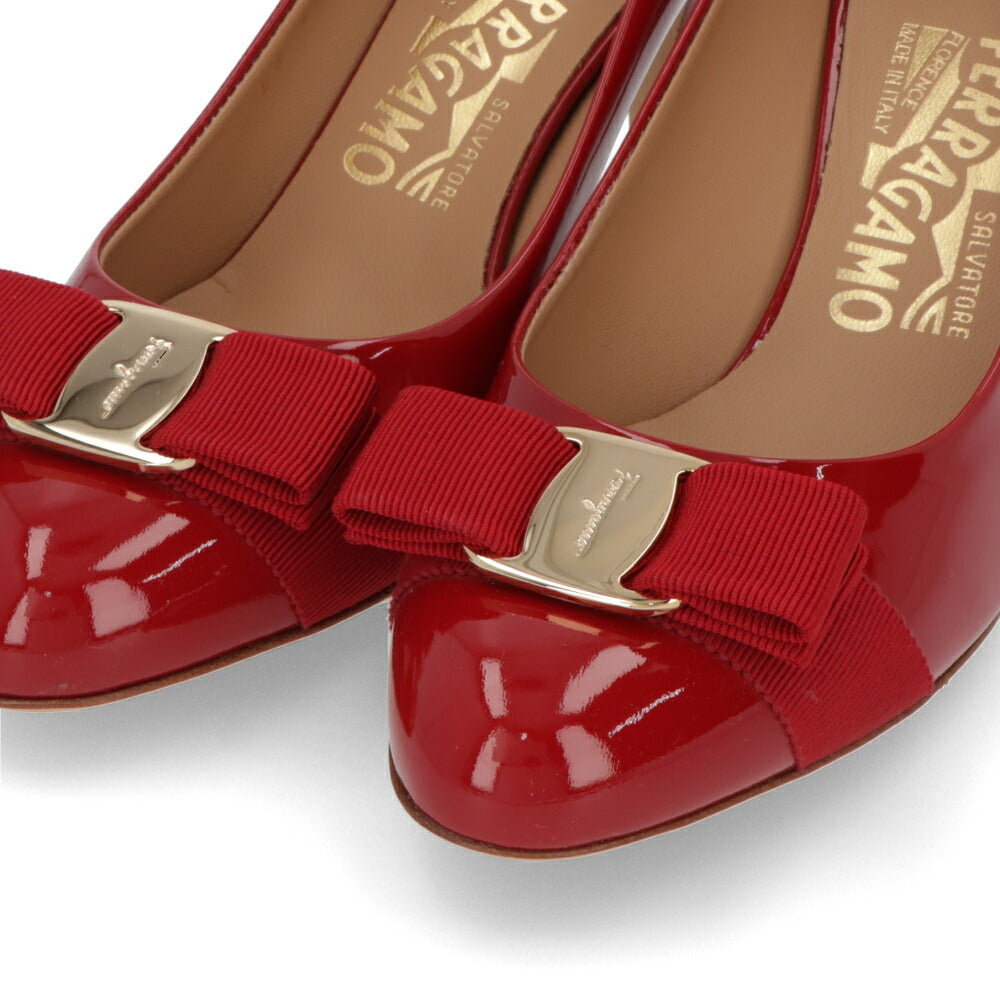 FERRAGAMO パンプス レッド レザー CARLA 70 584309