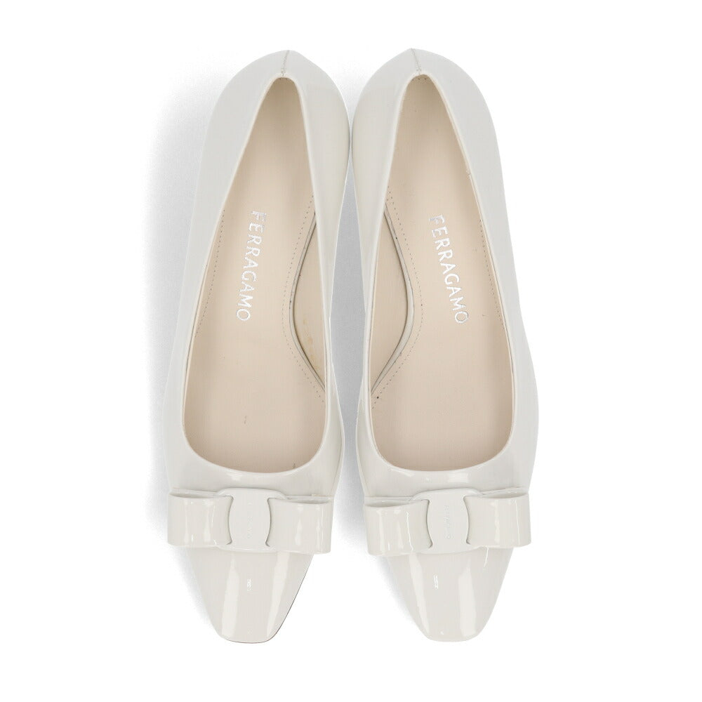 FERRAGAMO パンプス ANZ  ホワイト ヒールあり  0763952