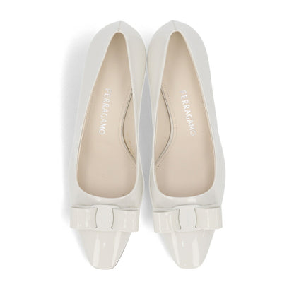 FERRAGAMO パンプス ANZ  ホワイト ヒールあり  0763952