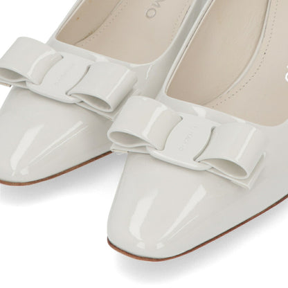 FERRAGAMO パンプス ANZ  ホワイト ヒールあり  0763952