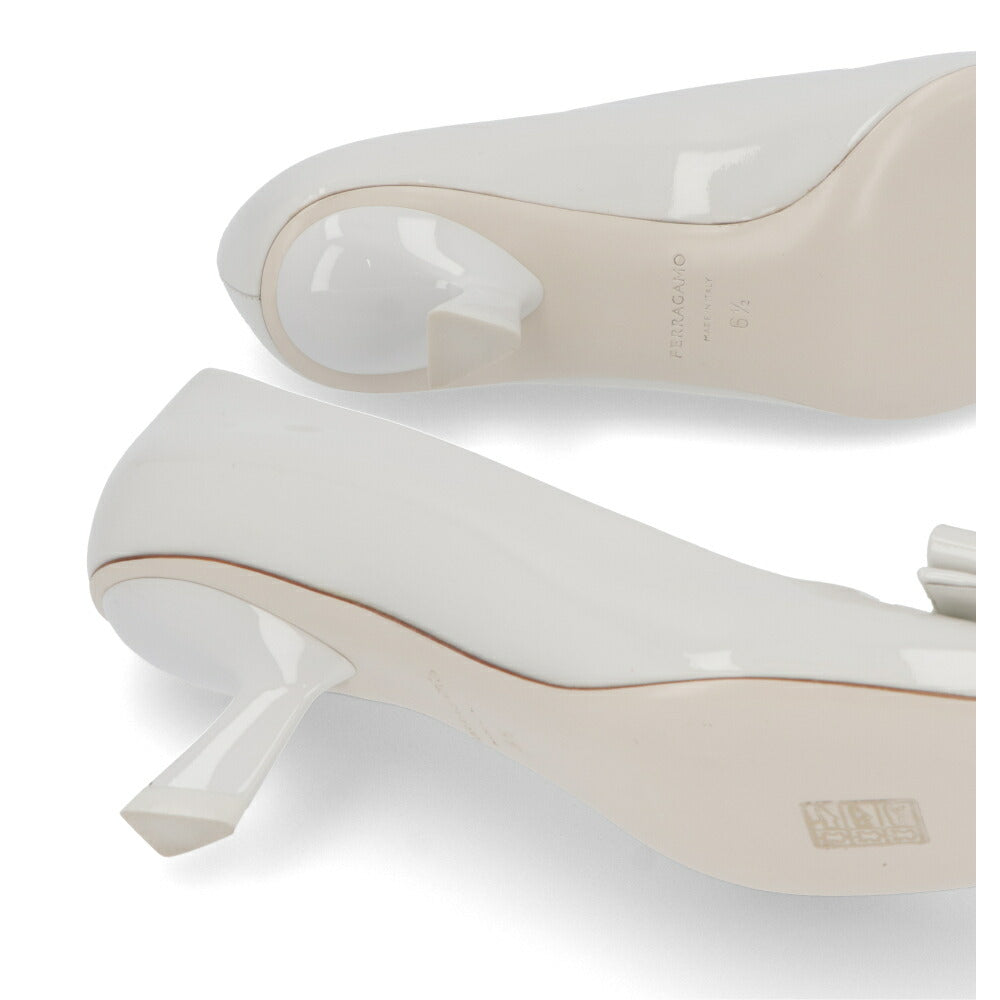 FERRAGAMO パンプス ANZ  ホワイト ヒールあり  0763952
