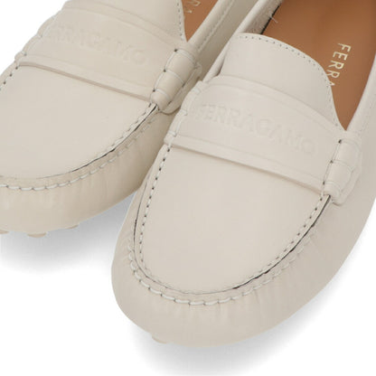 FERRAGAMO クリーム色 ローファー