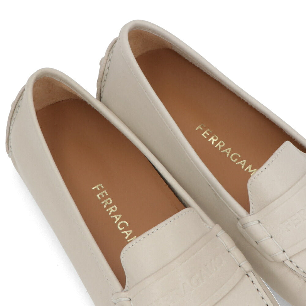 FERRAGAMO クリーム色 ローファー
