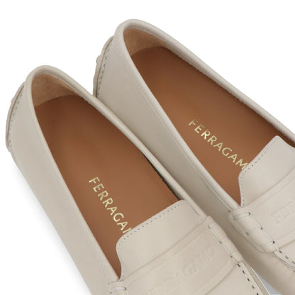 FERRAGAMO クリーム色 ローファー