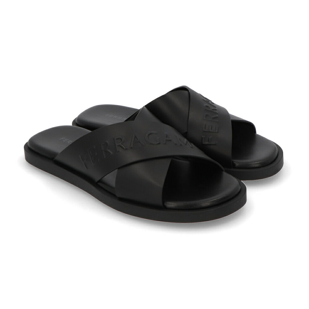 FERRAGAMO サンダル ブラック カーフレザー フラットサンダル ロゴ M CAIO RES 774329