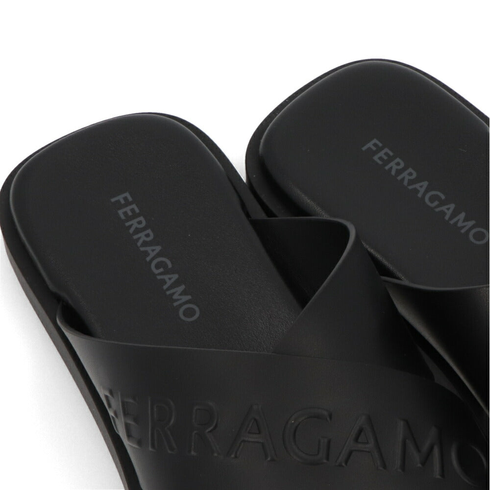 FERRAGAMO サンダル ブラック カーフレザー フラットサンダル ロゴ M CAIO RES 774329
