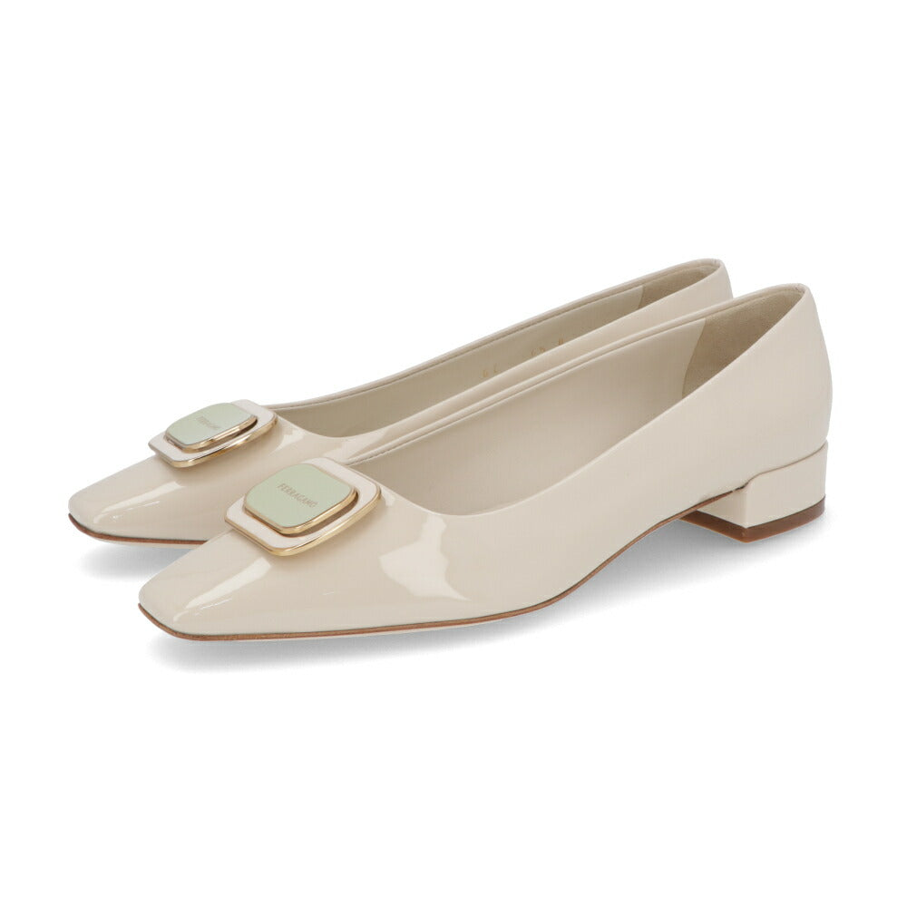 FERRAGAMO パンプス クリーム ポインテッドスクエアトゥ ガンチーニ