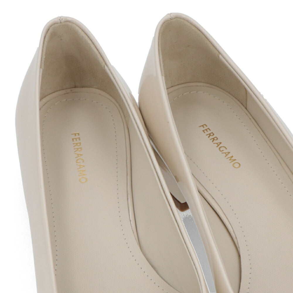 FERRAGAMO パンプス クリーム ポインテッドスクエアトゥ ガンチーニ VENERA 775262