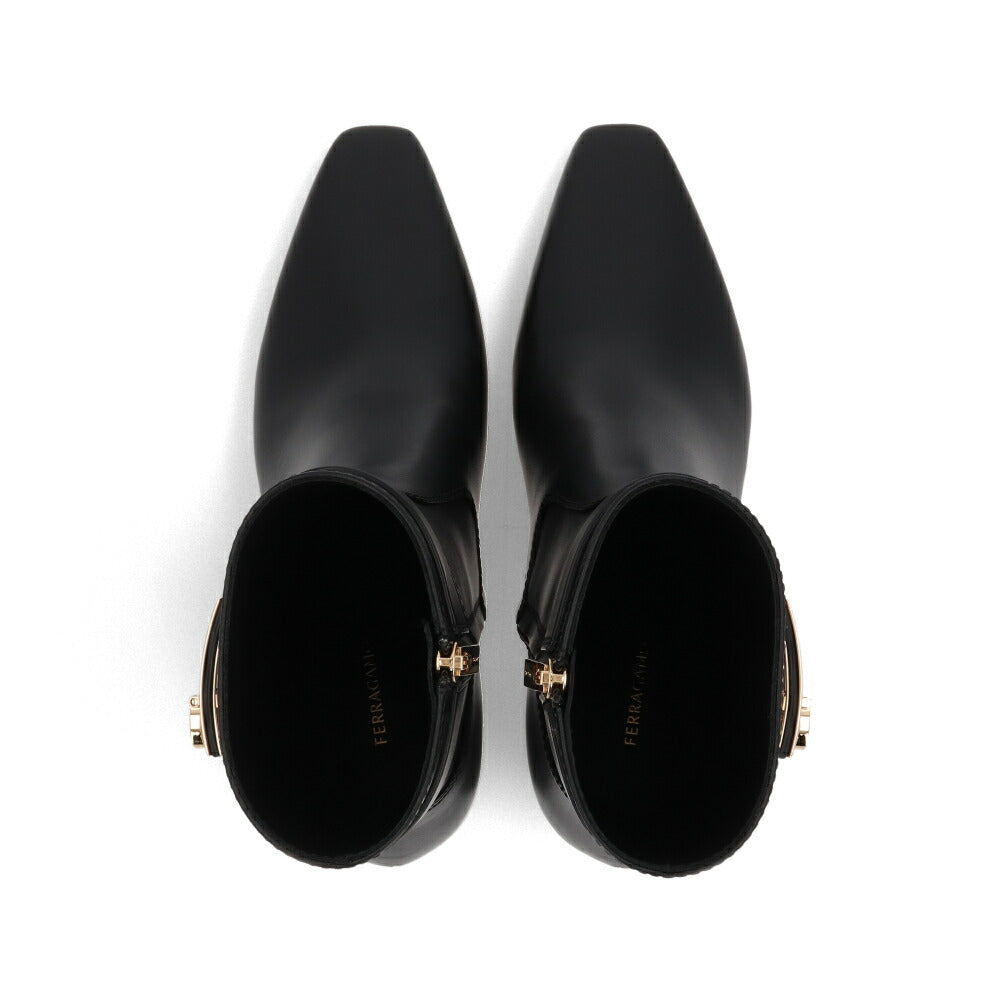 FERRAGAMO ブラック ガンチーニバックル アンクル丈 ポインテッドトゥ ショートブーツ ROL 60 775408