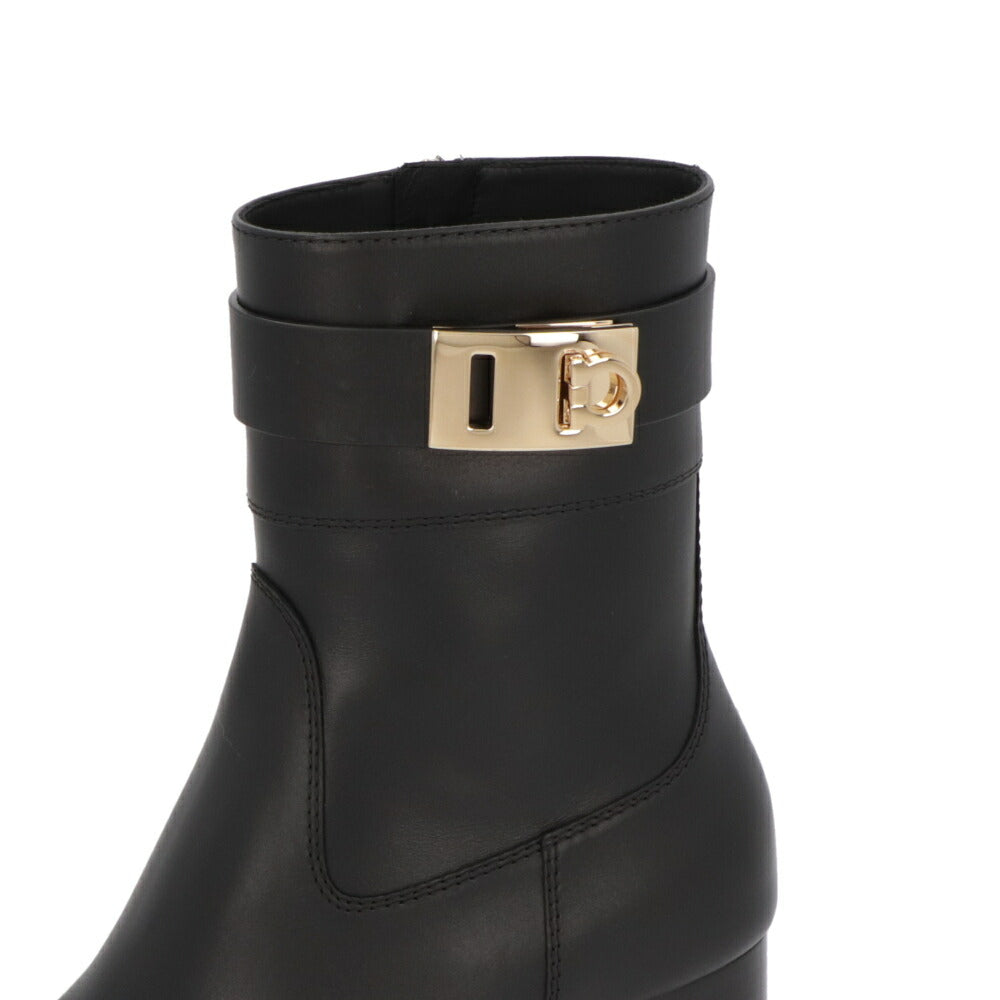 FERRAGAMO ブラック ガンチーニバックル アンクル丈 ポインテッドトゥ ショートブーツ ROL 60 775408