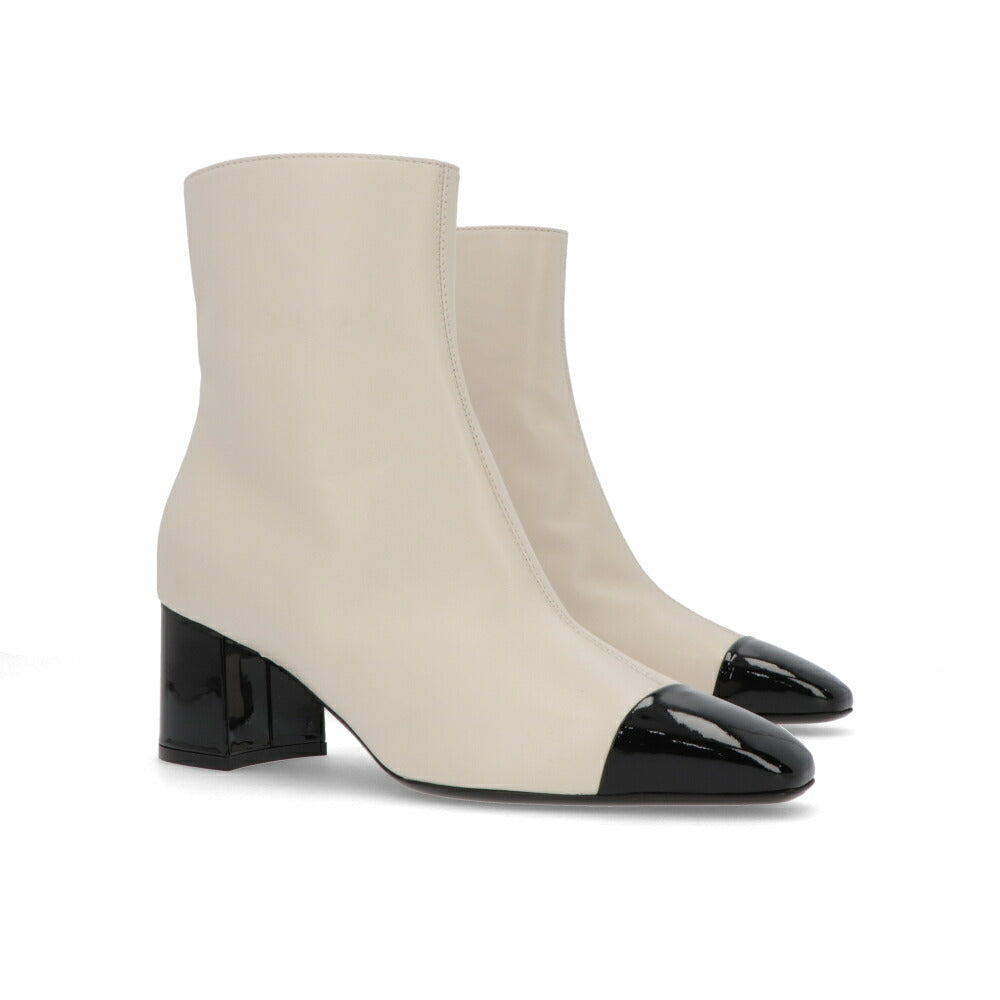 FERRAGAMO オフホワイト×ブラック ガンチーニバックル ショートブーツ SAMBI 60 776514