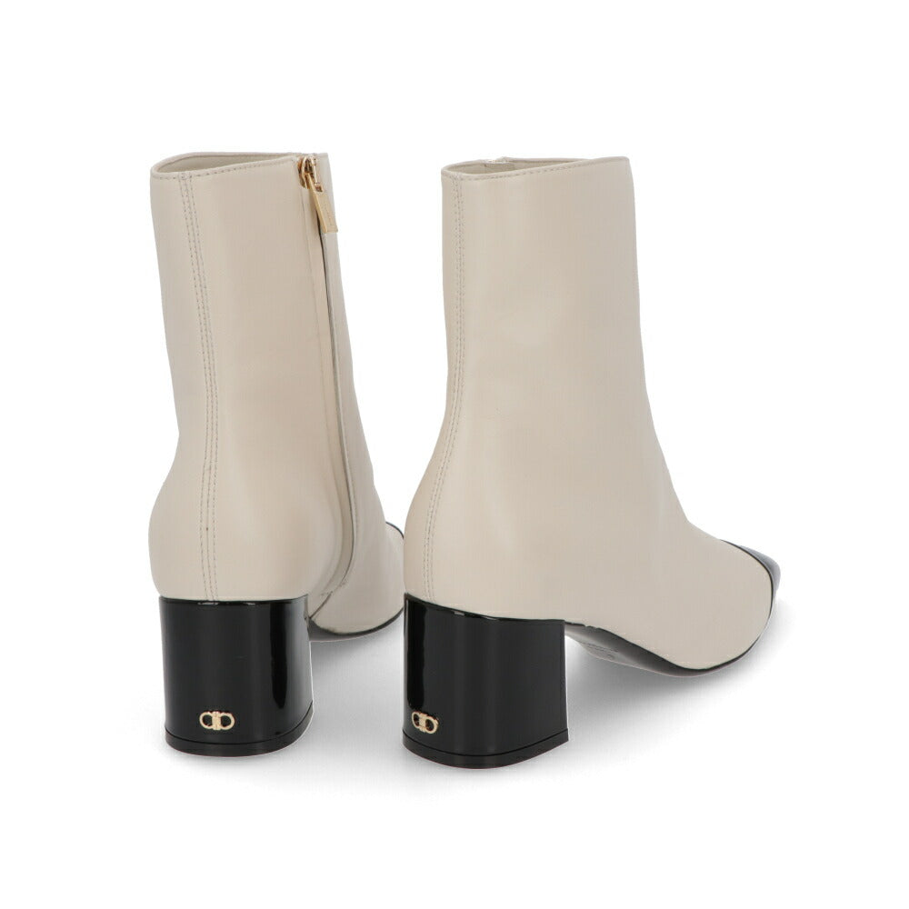 FERRAGAMO オフホワイト×ブラック ガンチーニバックル ショートブーツ SAMBI 60 776514