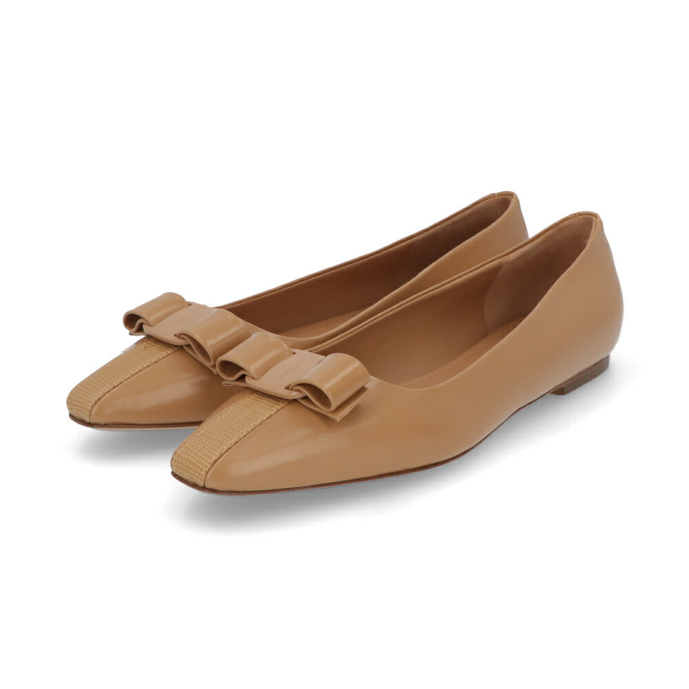 FERRAGAMO パンプス キャメル ヴァラ リボン バレエシューズ フラットシューズ SIWAR 775930