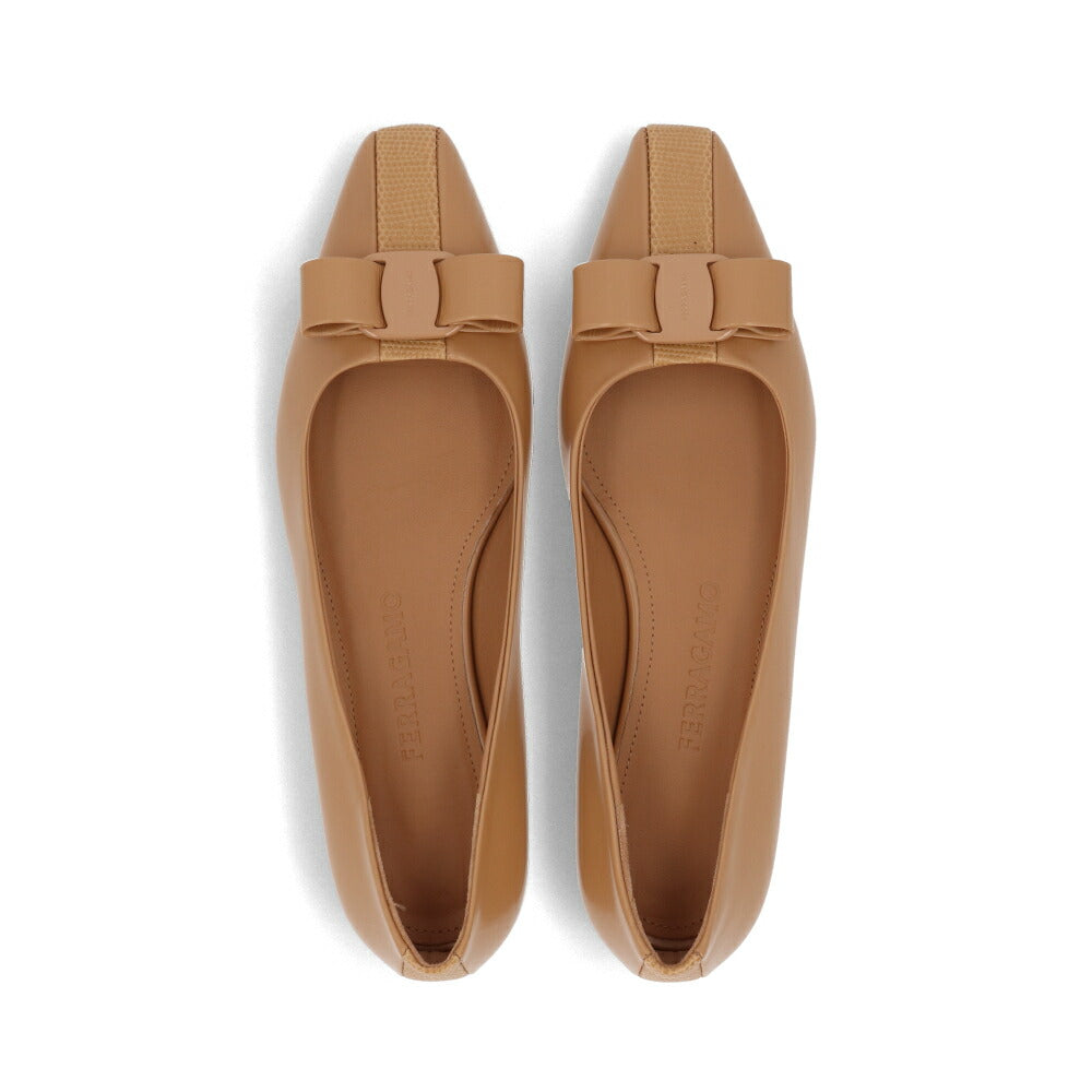 FERRAGAMO パンプス キャメル ヴァラ リボン バレエシューズ フラットシューズ SIWAR 775930