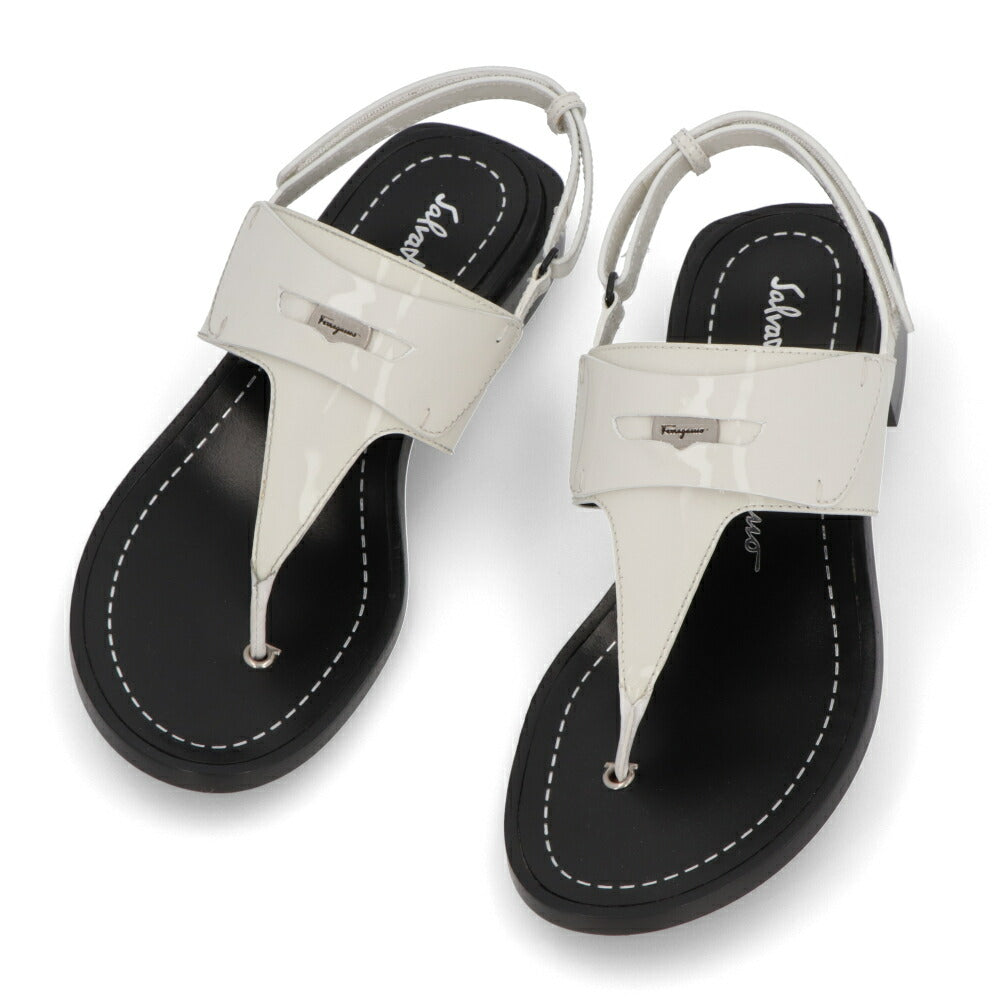 FERRAGAMO サンダル ホワイト Tバー アンクルストラップ ガンチーニ 750979