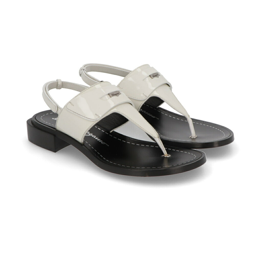 FERRAGAMO サンダル ホワイト Tバー アンクルストラップ ガンチーニ 750979