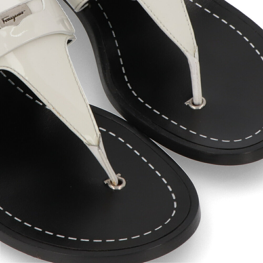 FERRAGAMO フェラガモ  サンダル ホワイト Tバー アンクルストラップ ガンチーニ 750979