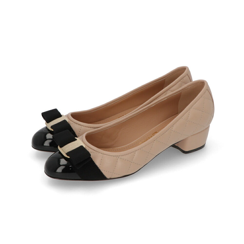 FERRAGAMO パンプス ブラック×ベージュ  ヴァラ・リボン キルティング VARA Q 702227